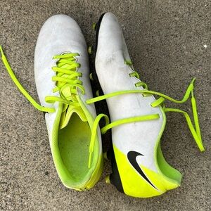 NIKE SOCCER CLEATS